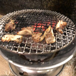 神泉ホルモン 三百屋 - 焼いてコリコリ。