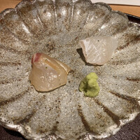 馳走 啐啄一十  - 【写真⑥】左：真鯛（5日寝かせ）、右：鰈（3日寝かせ）