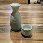 鳥直食堂 - 日本酒を飲みながらうな重を待ちます