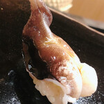 日本橋蛎殻町 すぎた - 追加の鳥貝。軽く湯通しされていると思いますが、限りなく生に近い食感