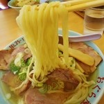 おぐら屋 - 手打ちの麺が佐野ラーメンの特徴のひとつ