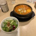 東京純豆腐 - 豚キムチスンドゥブ　1,180円
      　塩スープ・２辛　トッピング　豆腐　100円
      ミニサラダ　180円