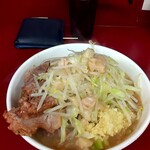 ラーメン二郎 - 少なめラーメン(麺量210g位)、トッピングは
            豚まし、コールはニンニク、アブラ。
            お財布先生(∩´∀`∩)