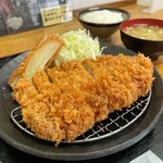 とんかつ 栄ちゃん - 見よ、この勇ましい佇まいを