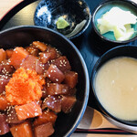 海鮮処 侍 - マグロとサーモンのバラ丼＝５００円