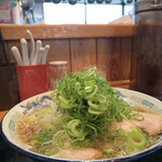 中華蕎麦 春馬 - 朝ラー（醤油）700円に九条ねぎTP100円