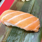 立喰 さくら寿司 - とろサーモン