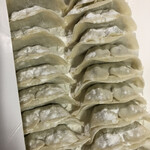 生餃子専門店 ぽんぽこ - 開封！ニラの香りがする！