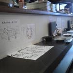 馬肉酒場　馬喰ろう - 厨房を向いたカウンター席