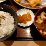 Nomigohan Ya Tsuki Usagi - ランチの味噌汁、漬物、ご飯