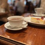 Bar＆Bistro 64 - 紅茶とケーキでティータイム(๑•ᴗ•๑)♡紅茶は芦屋ウーフさんの。
