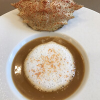 新華 - ランチ限定おまかせコース１１０００円。栗蟹のビスク。濃厚なビスクに身も加わって、さらに卵もあしらわれ、蟹そのものよりも蟹が堪能できる味わいです（╹◡╹）（╹◡╹）