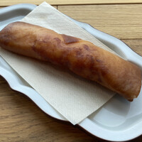 ブリル飯店 - 海老春巻き、食べ応えあり、1人1本ずつ