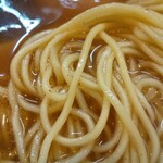 Maru chou - ストレートの細麺。直麺ながらスープ絡みが良い！