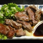 椅子のある立ち呑み つるつるいっぱい - 肉！　※2012年9月