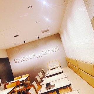 開放感溢れる店内でタイ伝統の味をカジュアルにご堪能★