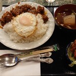 タイレストラン メサ - レッドカレーご飯大盛り