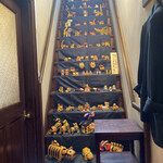 国登録文化財 二木屋 - 撮影スポット！階段にトラのお人形