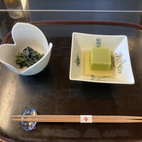 国登録文化財 二木屋 - 箸付け　天豆寄せ　美味汁、凌ぎ　宝蓮草胡麻和え