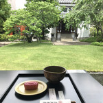 虎屋菓寮 - 緑を楽しみながら～