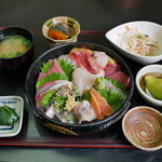 馳走屋 魚喜 - 海鮮ちらし