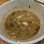 煮干し中華そば 一剣 - 途中でつけ汁注いでくれました