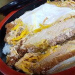 太田食堂 - 肉厚のトンカツ。つゆが沁み沁み！