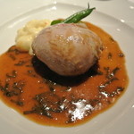 ラ・トルテュ - ペルドローのポッシェ
      トリュフ風味、ブドウの葉とシャンパンヴィネガーのソース