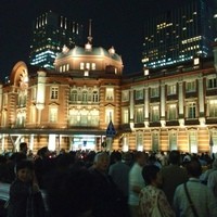 オザミトーキョー - 新丸ビルの前から見た東京駅のライトアップです。きれいでした！
