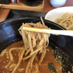 からやま - からあげ担々つけ麺 つけ汁につけて麺リフト