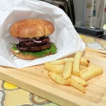 トリワイン ＰＩＫＯＳＨＨＨＵ - チキンスパムみそカツバーガーセット