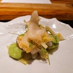 炭火割烹 白坂 - ⚫つぶ貝　空豆　黄ニラ　ライム　ディル　井伊さんらしい仕上げ✨✨