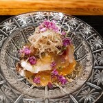 炭火割烹 白坂 - ⚫イサキの焼き霜　焼きナス　土佐酢ジュレ　これは素晴らしいイサキだ❗