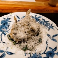 炭火割烹 白坂 - ⚫稚鮎の唐揚げ　ペコリーノチーズ