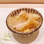 鮨まつもと 横浜店 - ガリ（すだち胡麻和え）