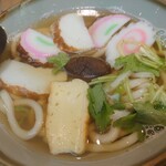 力餅 - かやくうどん460円✨かまぼこやなると、だし巻きに三つ葉の入ったやさしい、おうどん♬