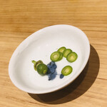 温石 - 表の温石の森で採れたこの季節だけの実柚子。ほのかな香りが貴重です。これをお店になると言うことは、次は椀物ですね