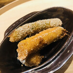 温石 - 地物のアスパラガスのかき揚げ。おかきの塩味がお酒と合う