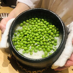 温石 - この二週間しか収穫されない幻のグリーンピース。その炊き込みご飯をこれから五膳、いただきます