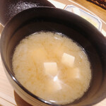温石 - 豆腐のお味噌汁。鰹出汁が最高に切れ良し