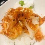 温石 - 二膳目の揚げ桜海老のご飯。春の漁の真っ最中。揚げてこの大きさなんて信じられない。もうね、ヤンバイ！