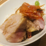 温石 - 三膳目のご飯は金目鯛のお腹の炙り。普通はメインですが、ラッコは焼き魚はカマス。なのでメインと同じサイズのお腹の金目鯛をご飯に合わせてきました。脂の染みた煮切りがご飯に染み込んで、超絶、ウンマイ！