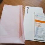 メゾン ケイ - ナフキンとマスク入れ
      
      何と‼️ナフキンはお土産として持ち帰れます‼️メゾンケイのロゴもついているので、レア。でも、1000円で販売もされてるけどね。
      お土産って、おもてなしの心、嬉しいです。