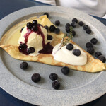 はなぶさ有機農園直営スイーツキッチン - ブルーベリークレープ
