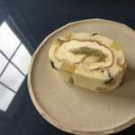 はなぶさ有機農園直営スイーツキッチン - おいものロールケーキ