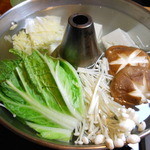 ラーメン櫻島 - 野菜を入れた鍋