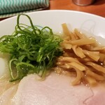 麺屋 六感堂 - 桜鯛焼あら出汁ラーメン（温麺）