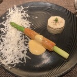 コグスダイニングカグラザカ - アスパラソテーとフォアグラのフラン、シチリア風ポテサラ