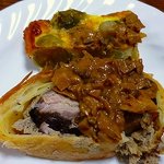 フランス人の店　ボー・スィエル - ＜2009.5＞豚フィレ肉のパイ包みシャンピニョンソース 芽キャベツのグラタン添え