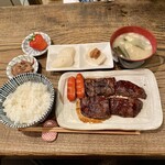 串焼家　まる房ず - 牛タン定食　1100円